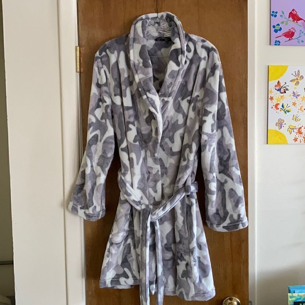 Noire Jasmine Rose Soft Camo Robe